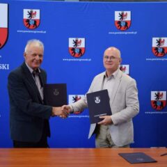 Podpisanie umowy na przebudowę ul. Wiejskiej w Sadownem