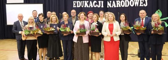 Wyrazy wdzięczności, podziękowania i nagrody dla nauczycieli z okazji Powiatowego Dnia Edukacji Narodowej w Węgrowie