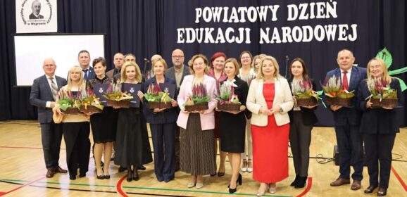 Wyrazy wdzięczności, podziękowania i nagrody dla nauczycieli z okazji Powiatowego Dnia Edukacji Narodowej w Węgrowie