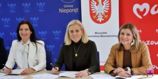 Podpisanie umów z beneficjentami mazowieckiego wsparcia w Nieporęcie