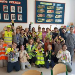 Radzymińska „Stalowa Jedynka” świeci przykładem – Odblaskowa Szkoła 2025 w pełni rozświetlona!