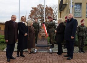 Odsłonięcia pomnika upamiętniającego 1000-lecie Koronacji Bolesława Chrobrego w Węgrowie