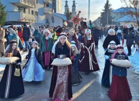 Mieszkańcy Ząbek w Orszaku Trzech Króli