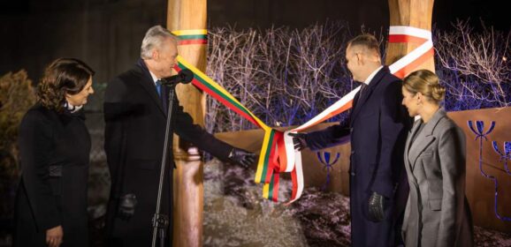 Historyczny hołd w Markach:Prezydenci Polski i Litwy odsłonili memoriał M.K. Čiurlionisa