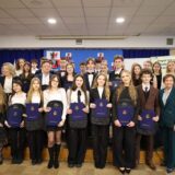 Starosta Węgrowski Ewa Besztak wręczyła stypendia za wysokie wyniki w nauce wybijającym się uczniom szkół powiatowych