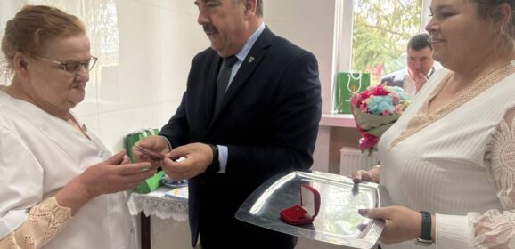 Wyjątkowe odznaczenie dla Pani Izabeli Grzywacz. Światowy Dzień Zdrowia i Dzień Pracowników Służby Zdrowia.