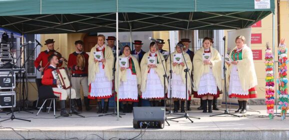 Wielkanocne spotkanie na rynku w Pułtusku – kiermasz sztuki ludowej i warsztaty