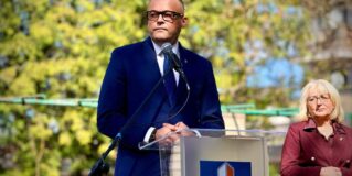 Przełomowy moment dla maturzystów… Starosta Arkadiusz Werelich pożegnał absolwentów ZSTZ w Radzyminie