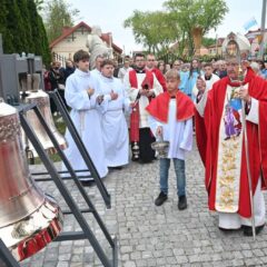 Uroczystość poświęcenia nowych dzwonów
