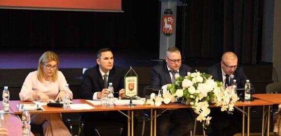 Wotum zaufania i absolutorium dla burmistrza Sebastiana Oczkowskiego