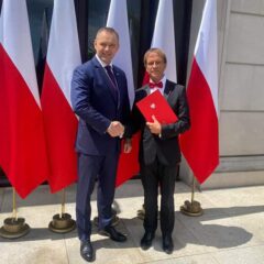 Robert GajdaJedna z najbardziej niezwykłych biografii współczesnej Polski. Dwie profesury. Siedem specjalizacji. Dwa rekordy Polski.