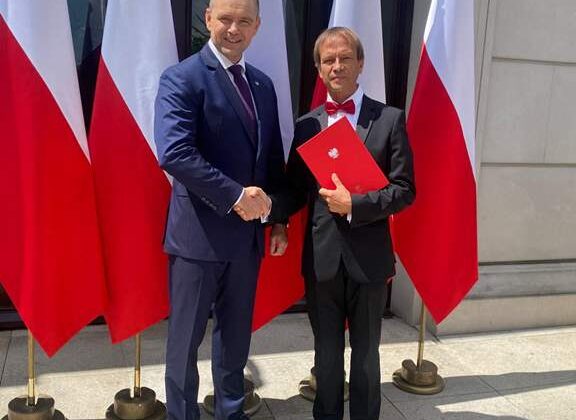 Robert GajdaJedna z najbardziej niezwykłych biografii współczesnej Polski. Dwie profesury. Siedem specjalizacji. Dwa rekordy Polski.