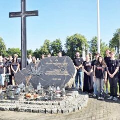 Sztafeta Pokoleń na straży pamięci… – Z wakacyjnej działalności Międzyszkolnego Klubu Historycznego im. AK Ziemi Radzymińskiej