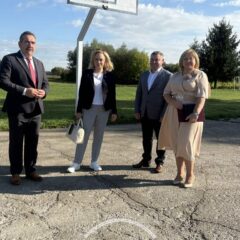 Nowy rok, nowe wyzwania. Inauguracja roku szkolnego 2026/2027 w Szkole Podstawowej im. Jana Pawła II w Prostyni z udziałem Wiceminister, Sekretarz Stanu w Ministerstwie Sportu i Turystyki
