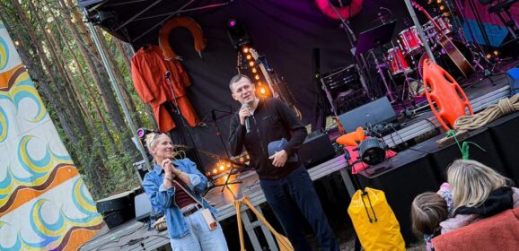 Żeglarski klimat i wspólne śpiewanie na Starym Basenie