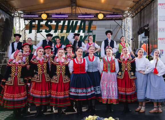 Wyjątkowe wydarzenie w wołomińskiej Fabryczce – VI Festiwal Smaku i Tradycji, kolorowy, ludowy… i smaczny.