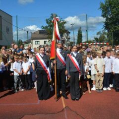 Ponad 1300 uczniów rozpoczęło nowy rok szkolny w radzymińskiej „Stalowej Jedynce”